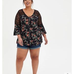 TORRID SUPER SOFT V-NECK LACE INSET BELL SLEEVE BUTTON-FRONT TOP SIZE 1 NWT